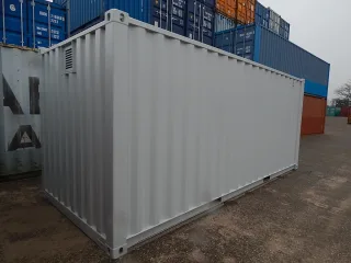 20FT Zeecontainer met rooster in de achterkant.