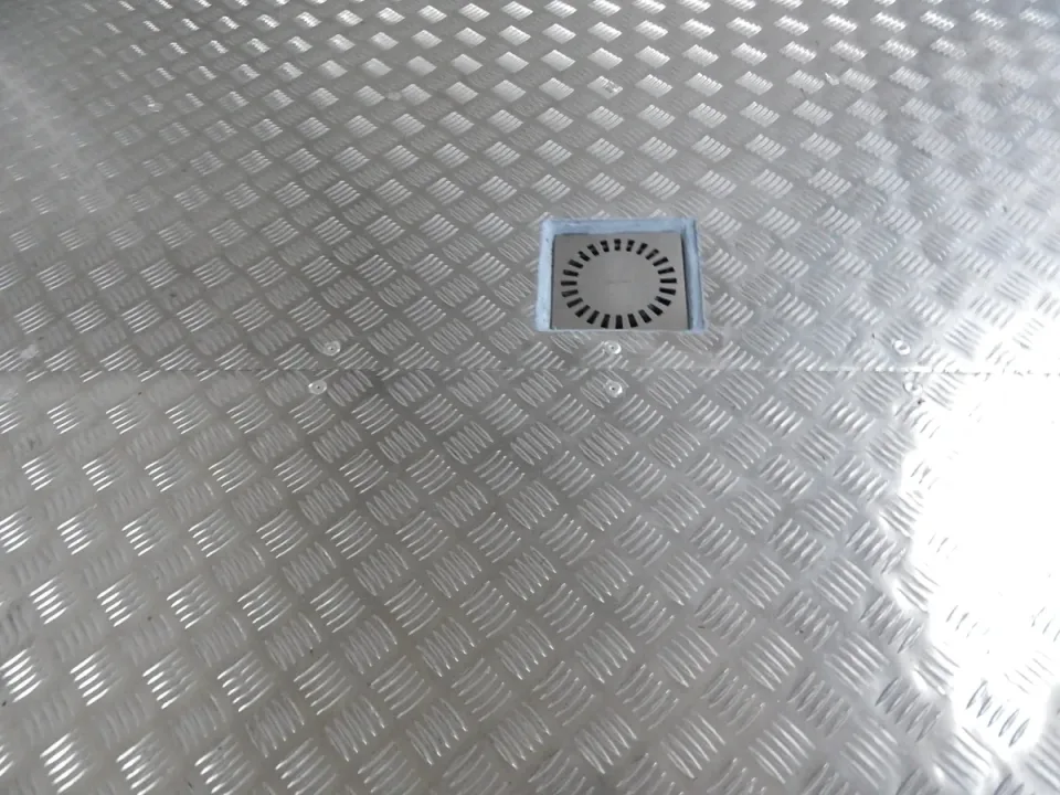 Aluminium Vloer in Zeecontainer Gemodificeerd